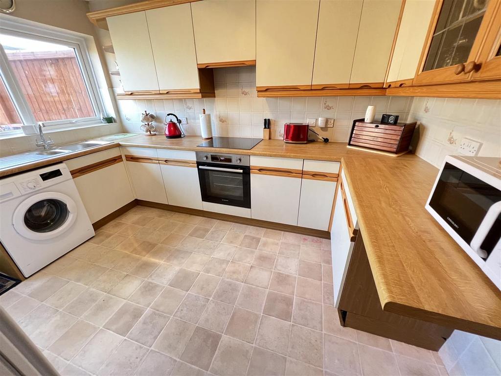 Nelson Drive, Pensby, Wirral 3 bed semidetached bungalow £240,000