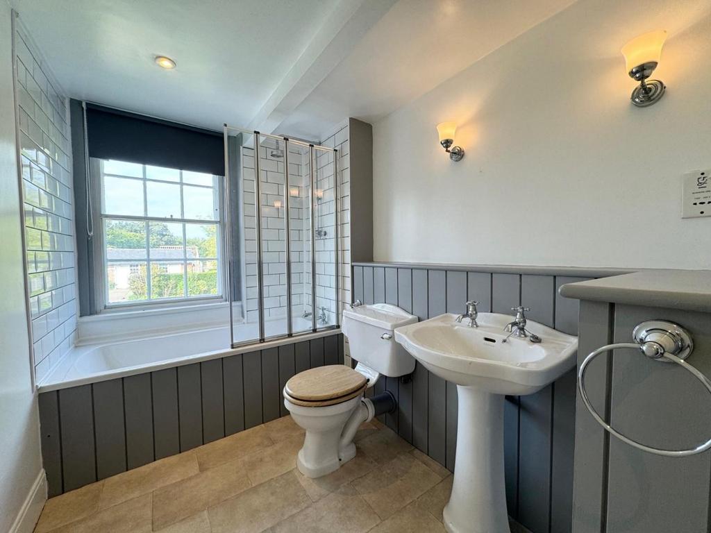 Main bathroom.jpg