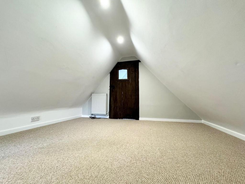 Top room lounge.jpg