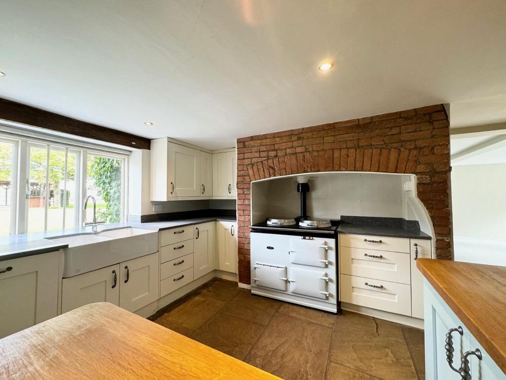 Kitchen1.jpg