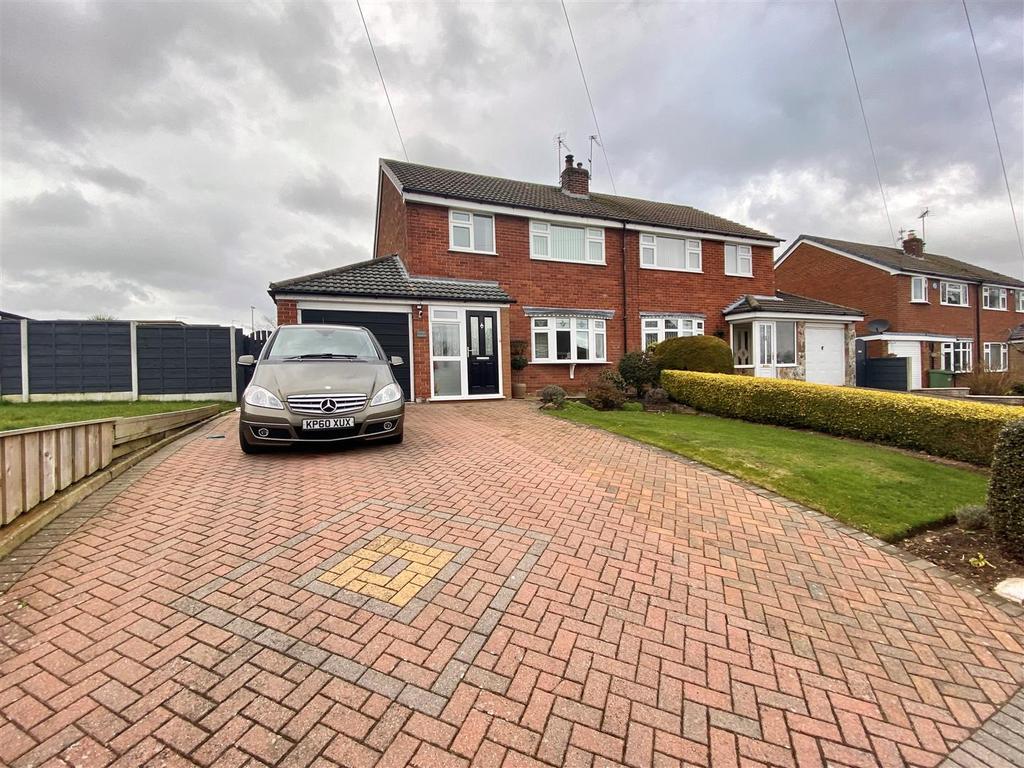 Kenilworth Road, Macclesfield 3 bed semidetached house £330,000