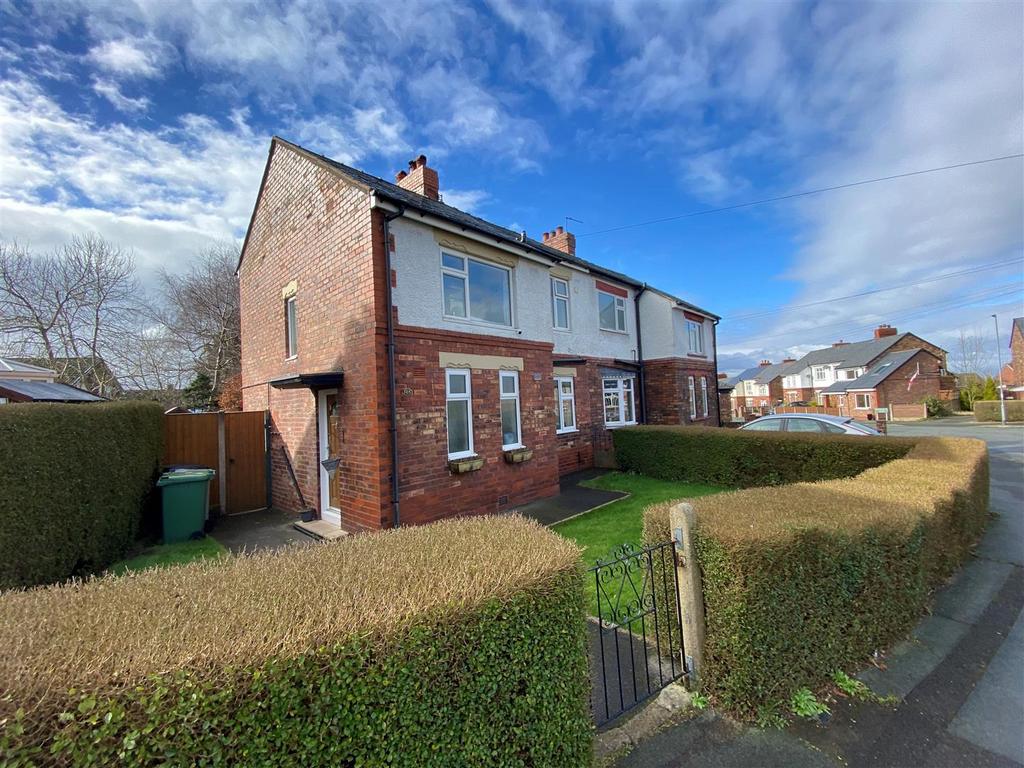 Brookfield Lane, Macclesfield 3 bed semidetached house £259,500