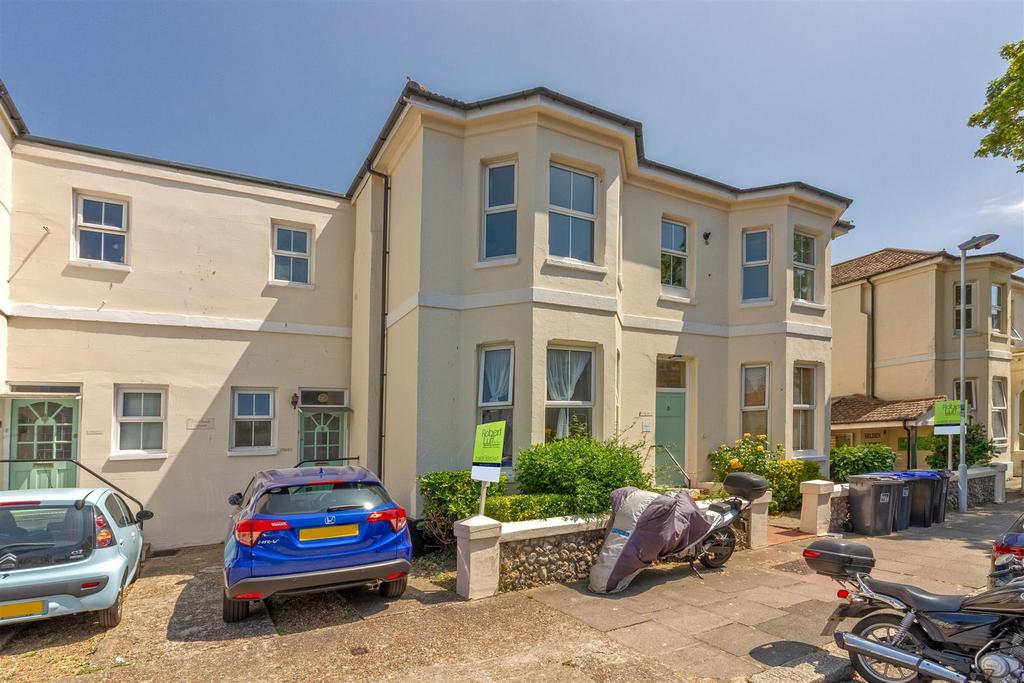 Selden Road, Worthing 1 bed apartment £950 pcm (£219 pw)