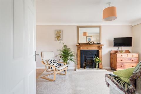 2a Hillcrest Road, Chapeltown, Sheffield, S35 1TY
