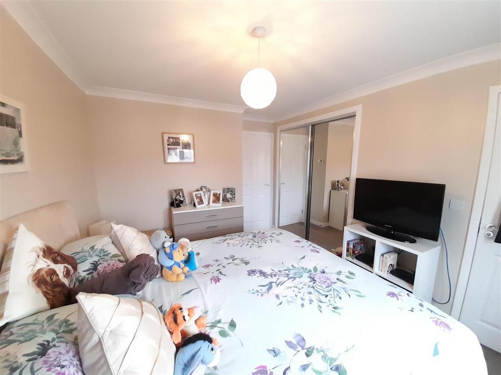 Bedroom 1.jpg