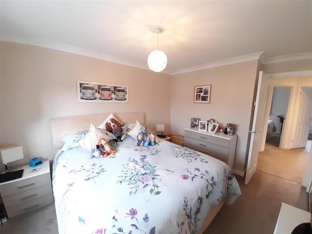 Bedroom 1a.jpg