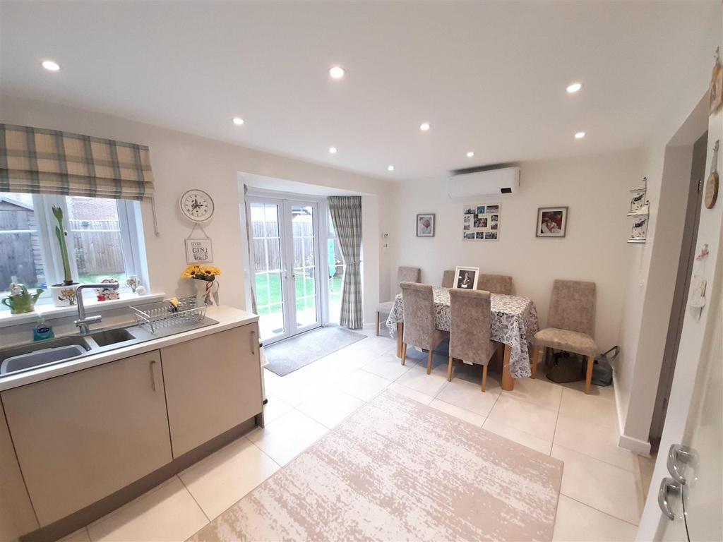 Kitchen dining room.jpg