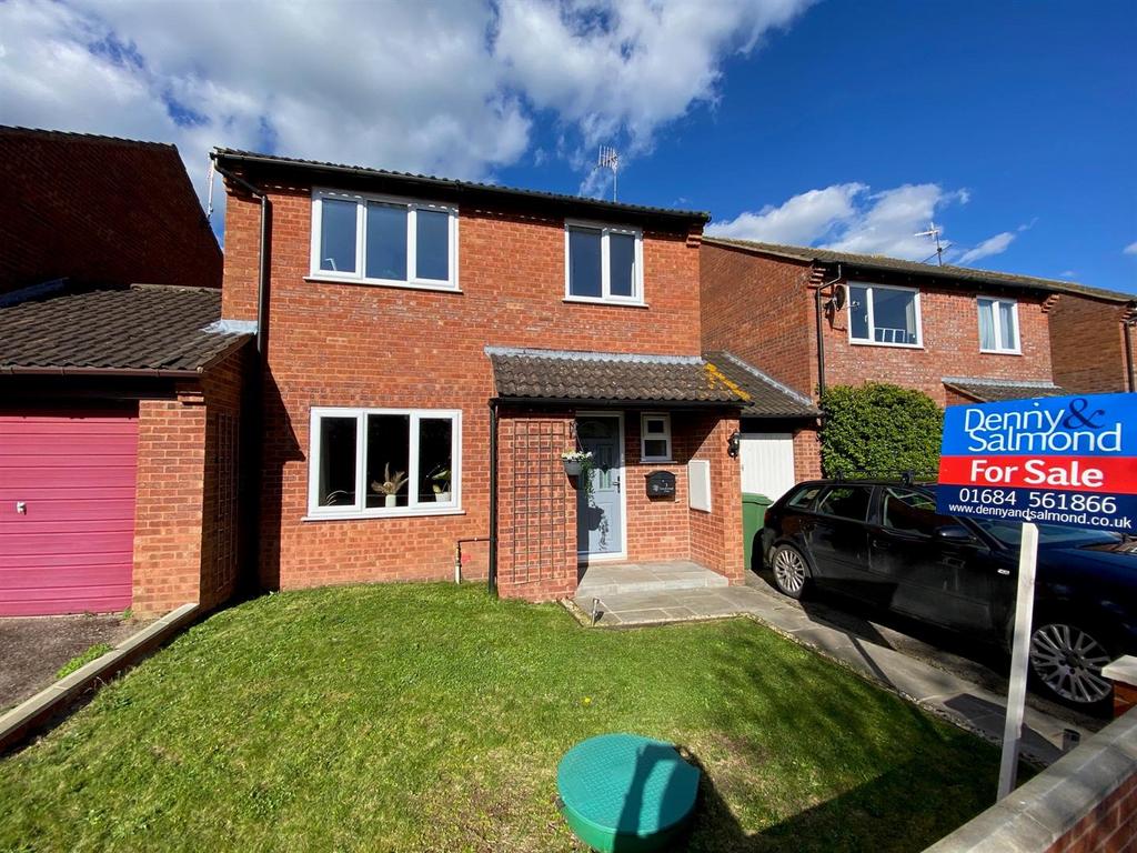 Gainsborough Close, Welland 3 bed link detached house £320,000