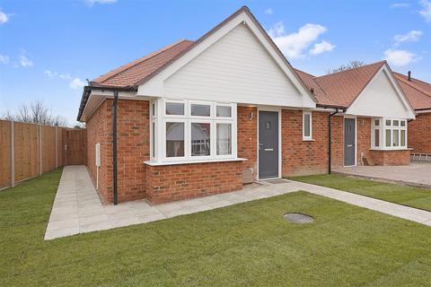 2 bedroom semi-detached bungalow for sale, Drapers View, Margate