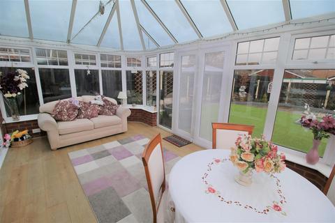 2 bedroom detached bungalow for sale - Caspian Way, Coventry