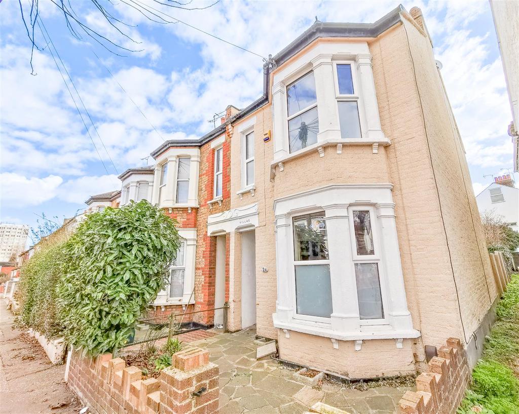 WINDSOR ROAD, WestcliffOnSea 3 bed end of terrace house for sale £
