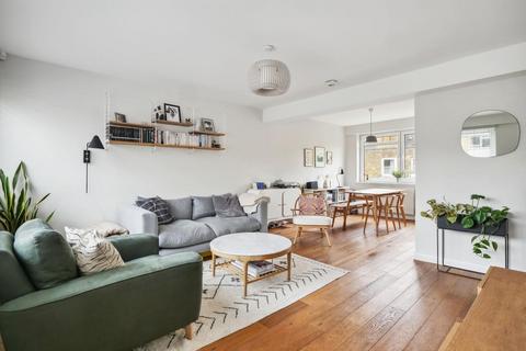 5 Thakeham Close, London, SE26 6HN