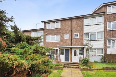 5 Thakeham Close, London, SE26 6HN