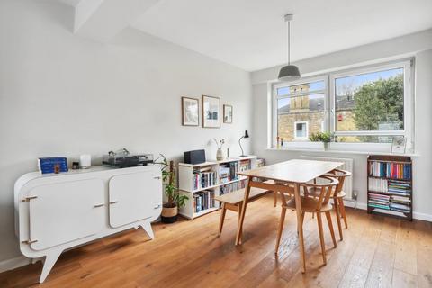 5 Thakeham Close, London, SE26 6HN