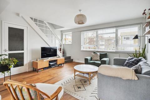 5 Thakeham Close, London, SE26 6HN
