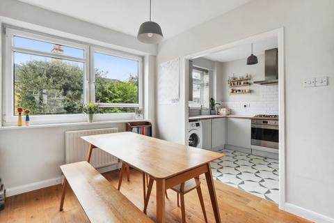 5 Thakeham Close, London, SE26 6HN