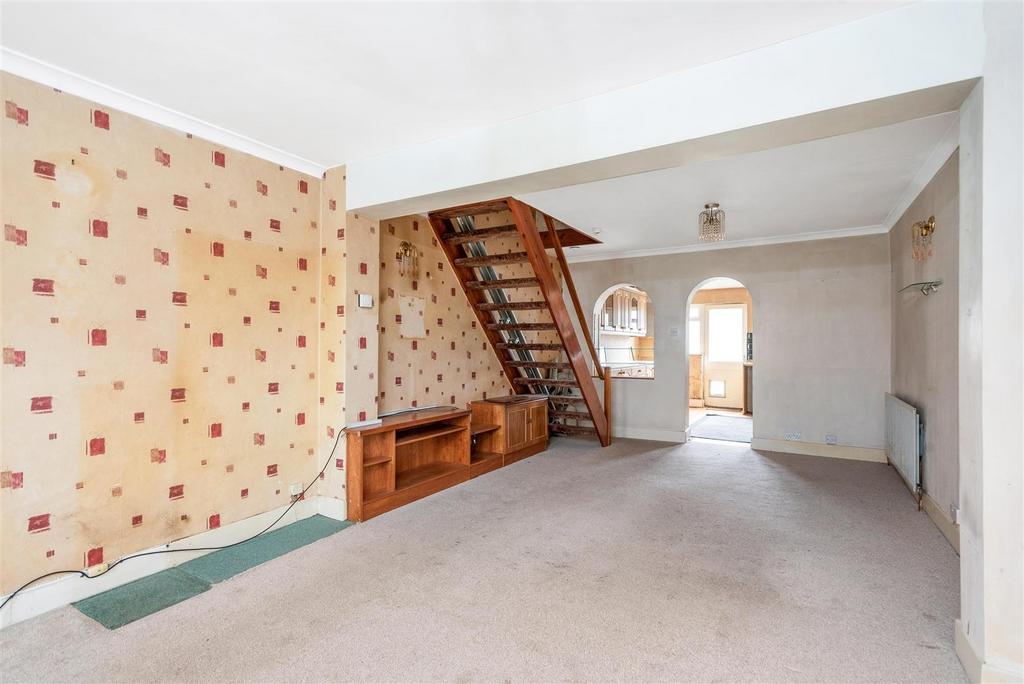 Whitehill Road, Longfield 2 bed terraced house £285,000