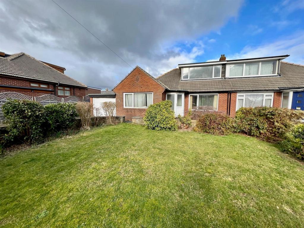 Moorlands Crescent, Mount, Huddersfield 3 bed semidetached house £265,000