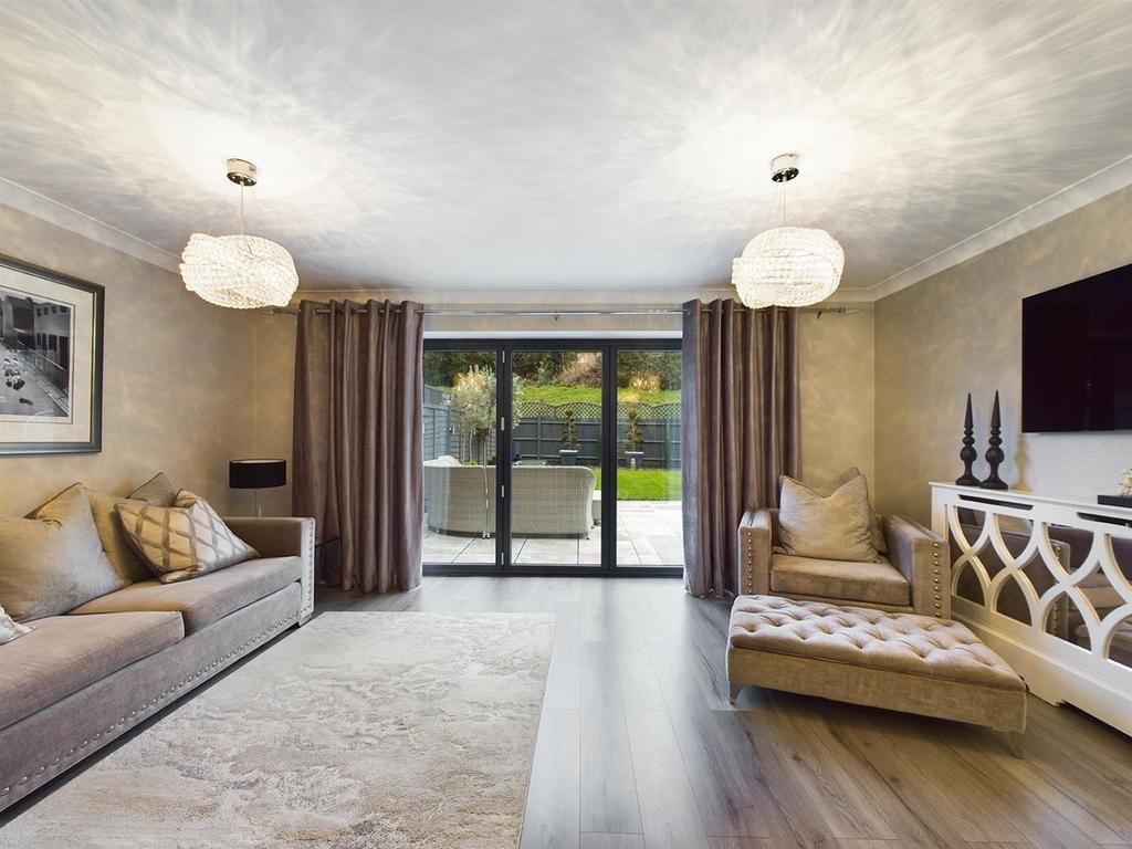 Castleridge Drive, St Clements Lakes, Greenhithe 4 bed house £640,000