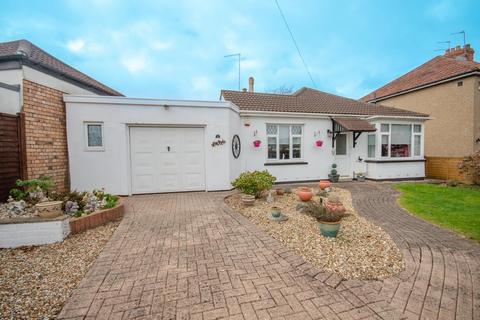 2 bedroom detached bungalow for sale - Croomes Hill, Downend, Bristol, BS16 5EQ