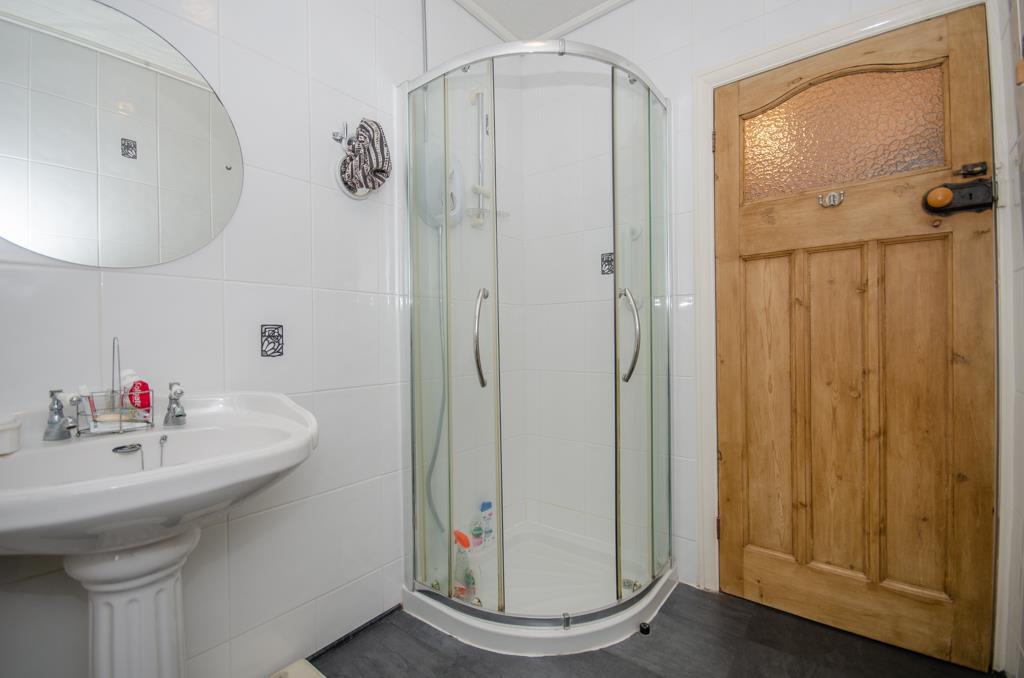 Shower room pic 2.jpg