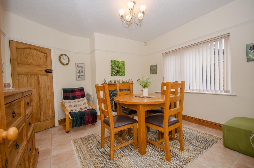 Dining room pic 2.jpg
