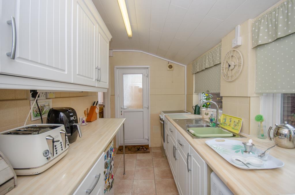 Kitchen pic 2.jpg