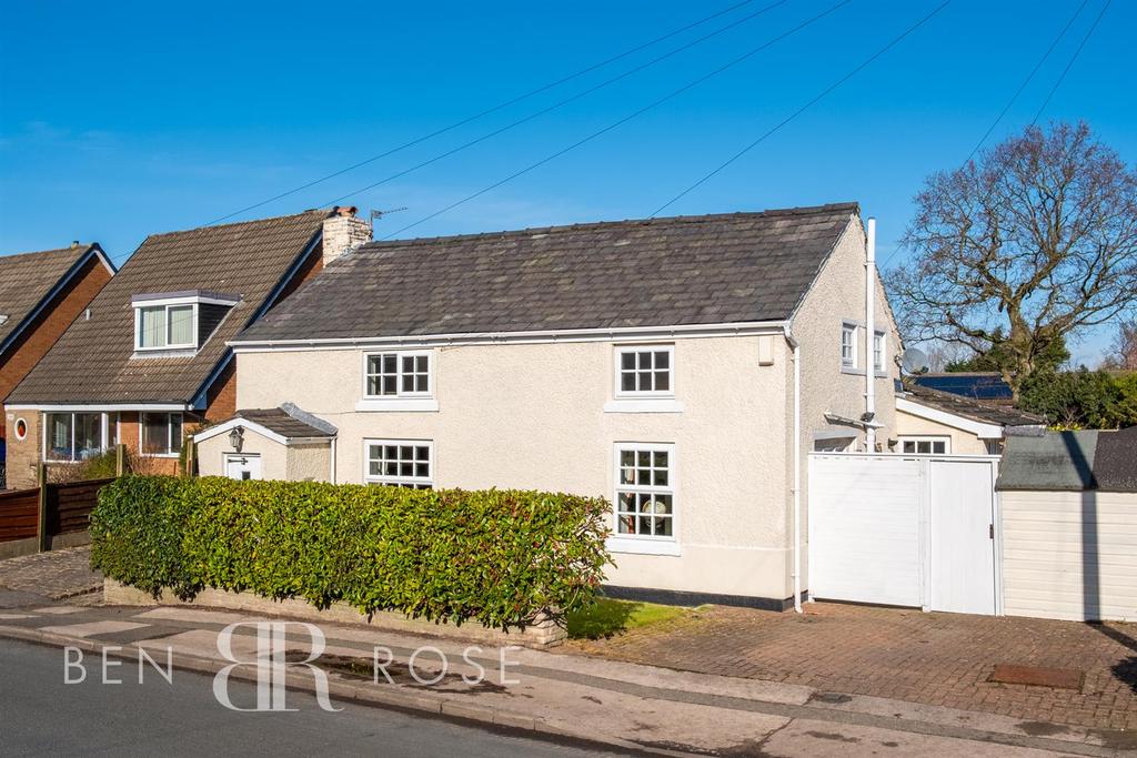 Slater Lane, Leyland 3 bed detached house £235,000
