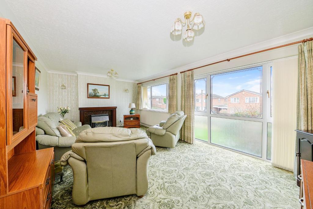 36 Chantry Heath Crest - sitt1.jpg