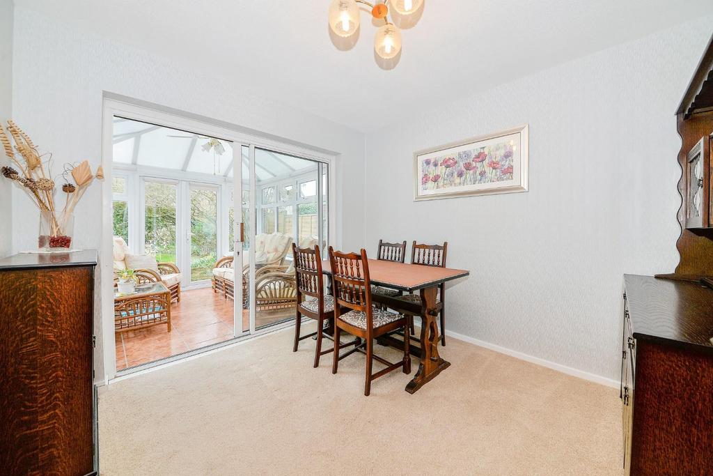36 Chantry Heath Crest - dining.jpg