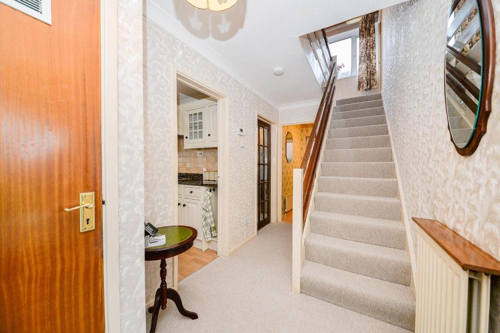 36 Chantry Heath Crest - hall.jpg