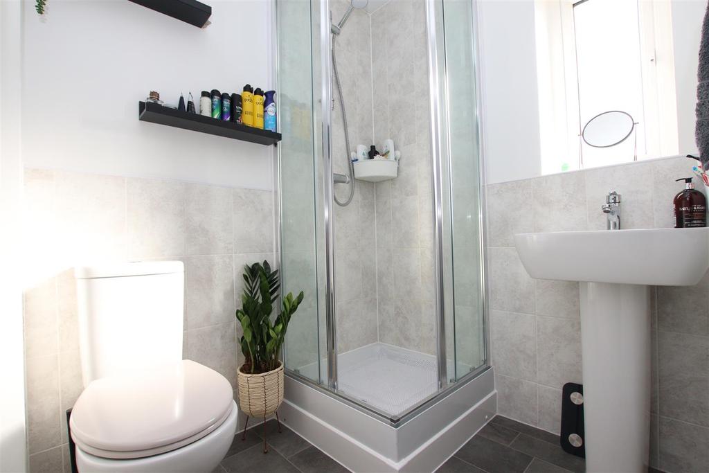 Ensuite.JPG