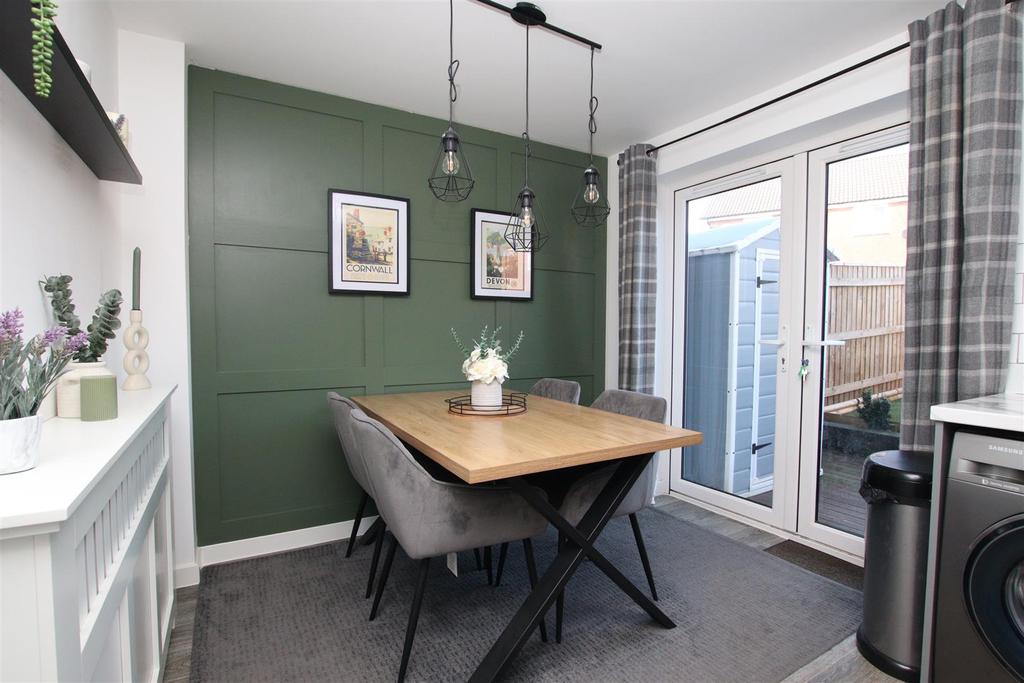 Dining Area.JPG