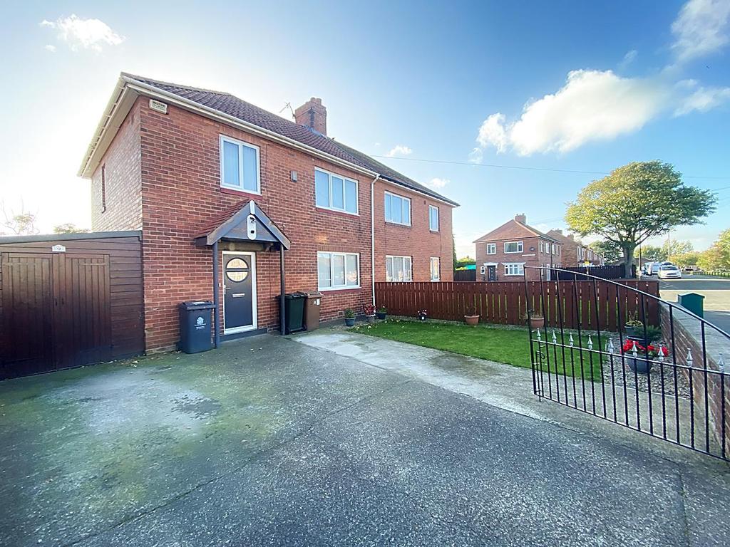 Holystone Drive, Holystone 3 bed semidetached house £185,000
