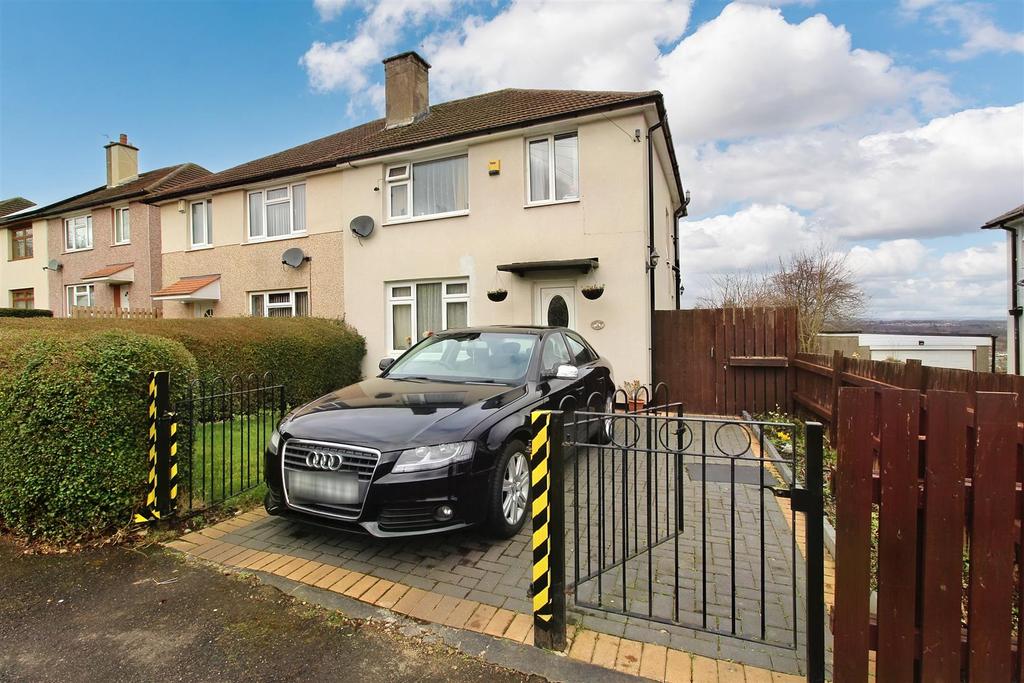 Fernside Avenue, Almondbury, Huddersfield, HD5 8PF 3 bed semidetached