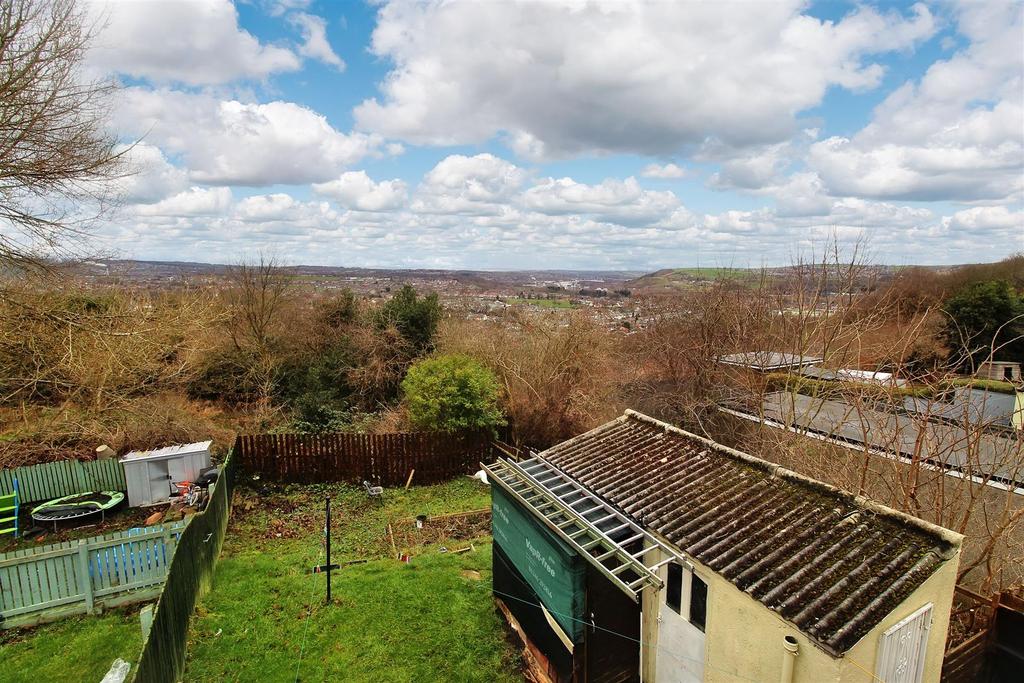Fernside Avenue, Almondbury, Huddersfield, HD5 8PF 3 bed semidetached