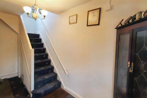 3 bedroom semi-detached house for sale - Fernside Avenue, Almondbury, Huddersfield, HD5 8PF
