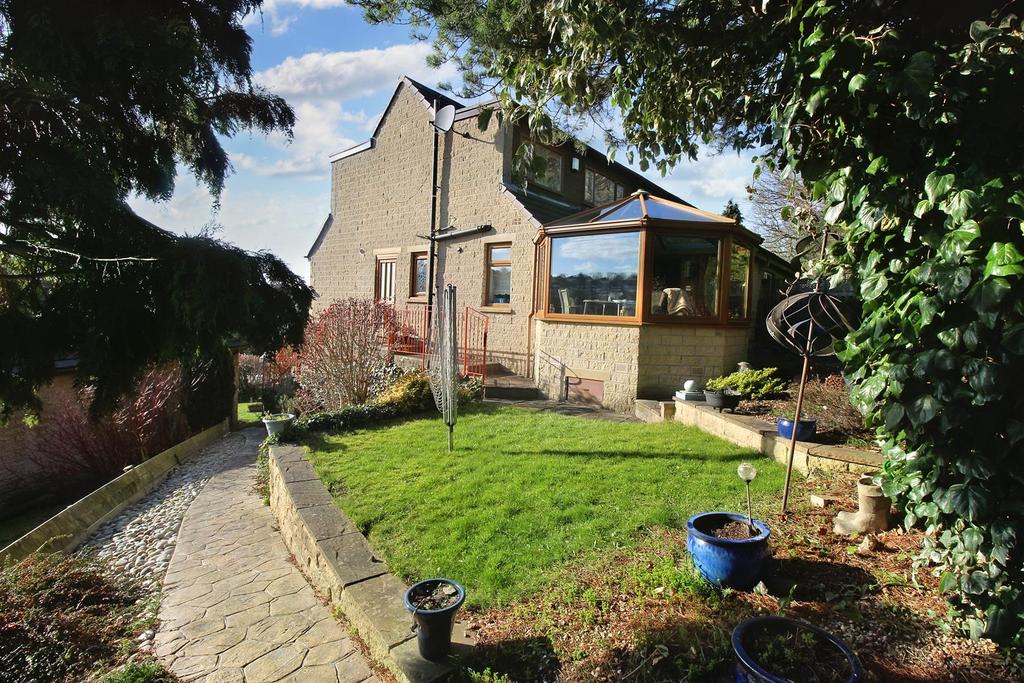 Cranwood Drive, Waterloo, Huddersfield, HD5 9YH 4 bed semidetached