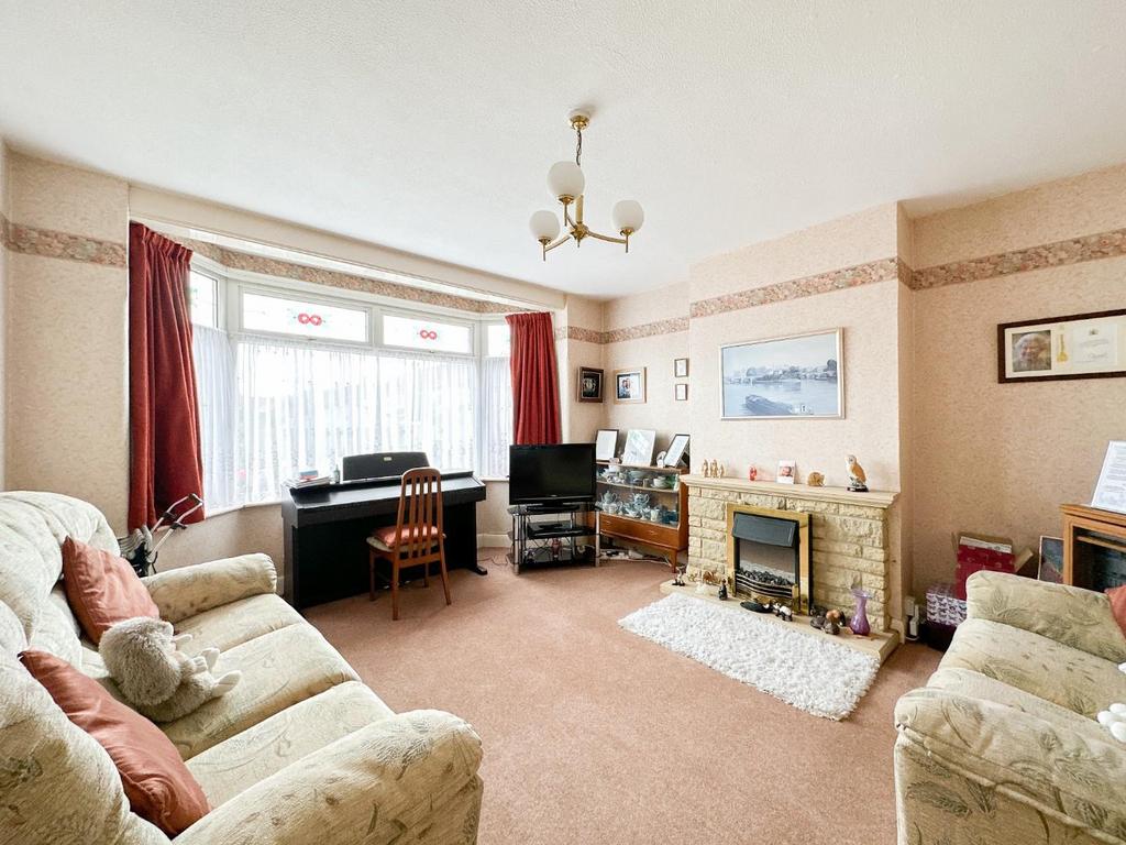 Stoneleigh Crescent, Bristol 3 bed house £410,000