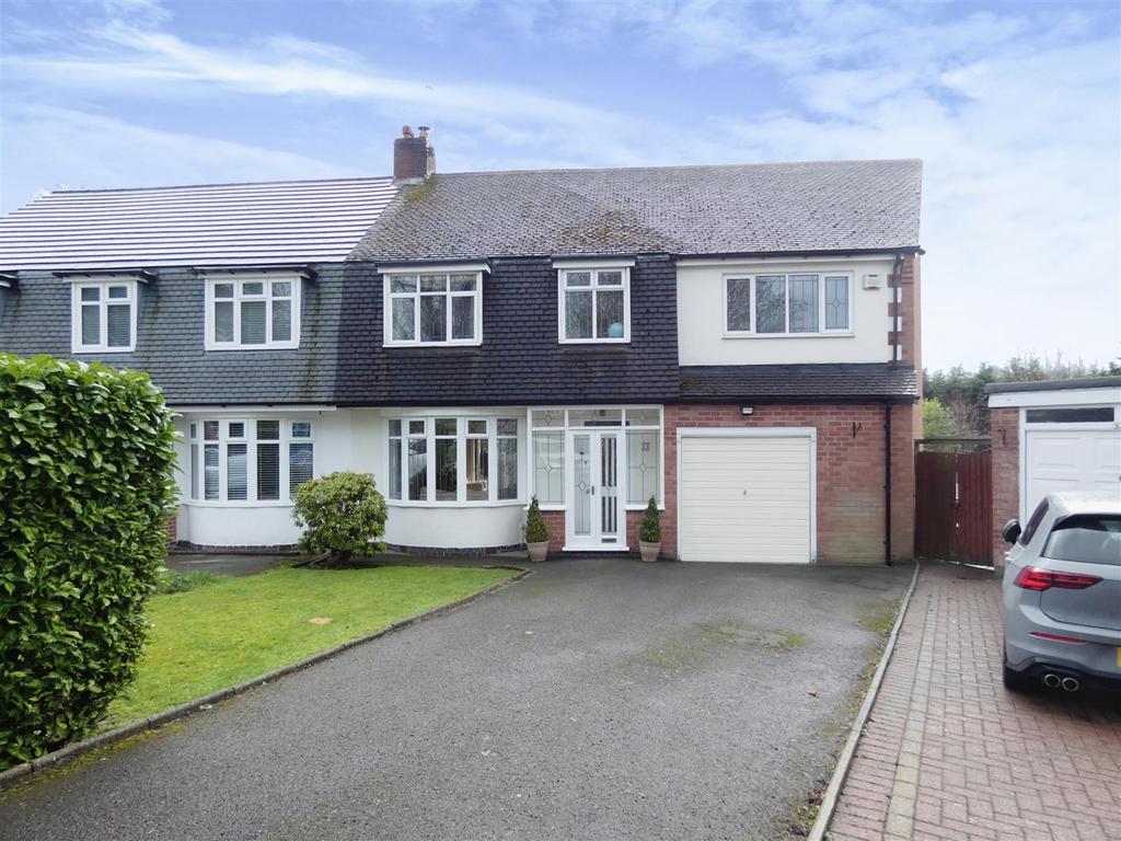 Pear Tree Close, Great Barr, Birmingham 5 bed semidetached house £520,000