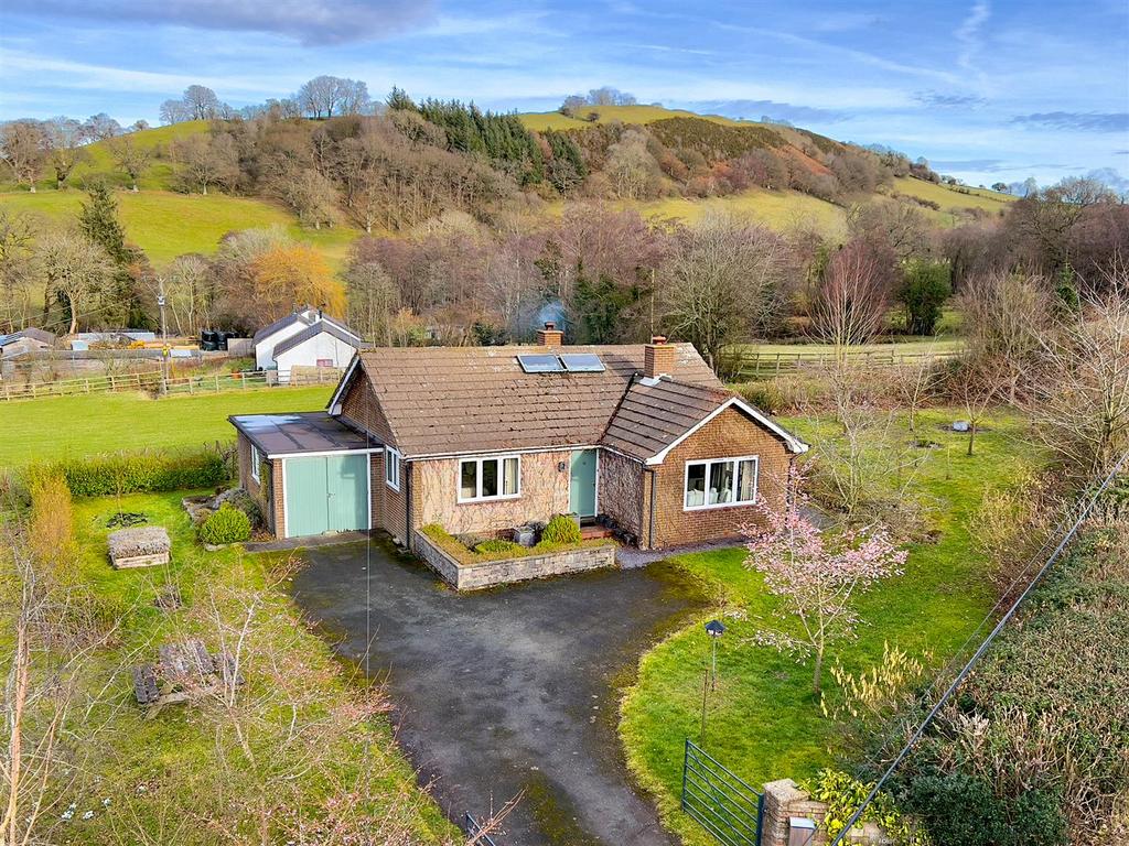 PenyGarnedd, Llanrhaeadr Ym... 2 bed country house £275,000