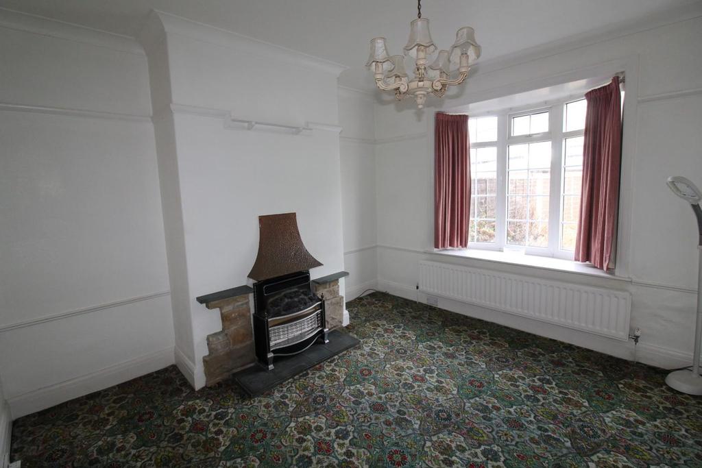 Sunnybank Avenue, Thornbury, BD3 7DH 3 bed semidetached house £825