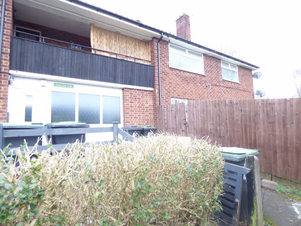 Gibbons Avenue, Stapleford. NG9 7DR 2 bed flat £595 pcm (£137 pw)