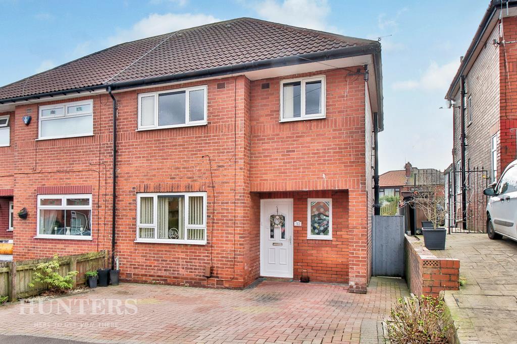 Kinder Way, Middleton M24 3 bed semidetached house £200,000