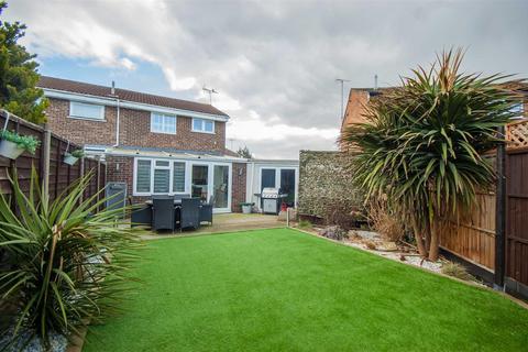 3 bedroom end of terrace house for sale, Carnation Close, Springfield, Chelmsford