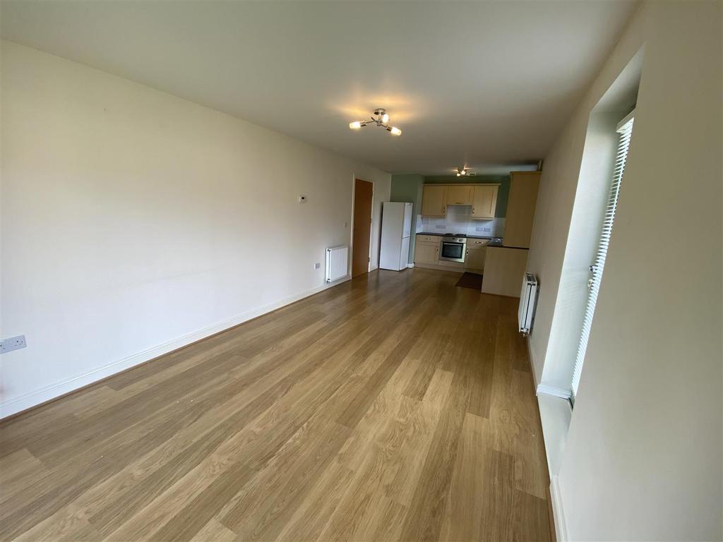 Esparto Way, South Darenth, Dartford 2 bed flat £1,250 pcm (£288 pw)