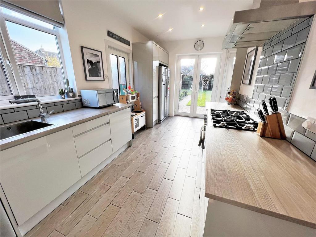 Vivian Avenue, Grimsby, N.E. Lincs... 4 bed semidetached house £285,000