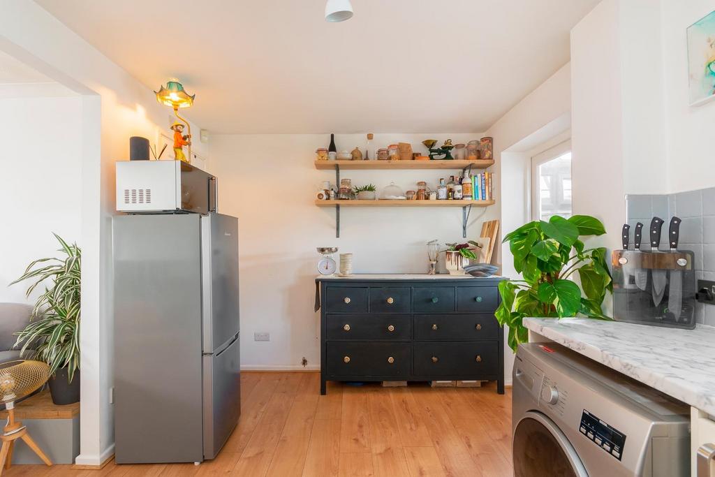 EVIRDELTRYM10 - Kitchen C.jpg