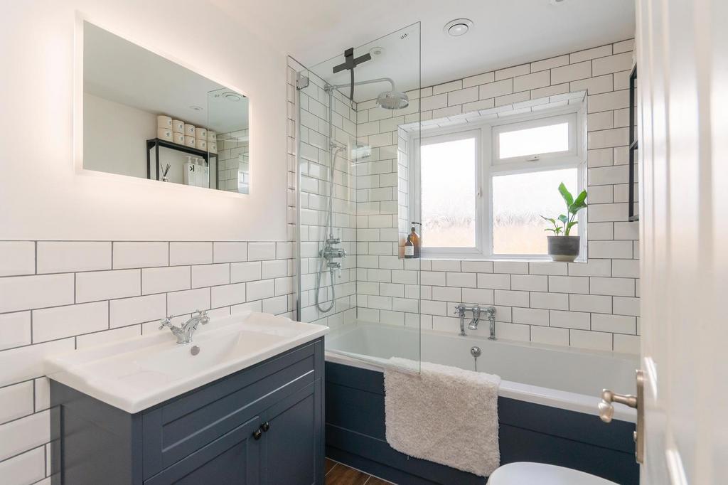 EVIRDELTRYM10 - Bathroom B.jpg