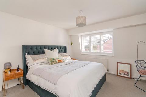 1 Myrtle Drive, Bristol, BS11 9XX